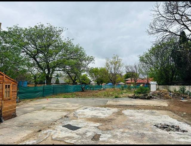 LAND FOR SALE IN KEMPTON PARK